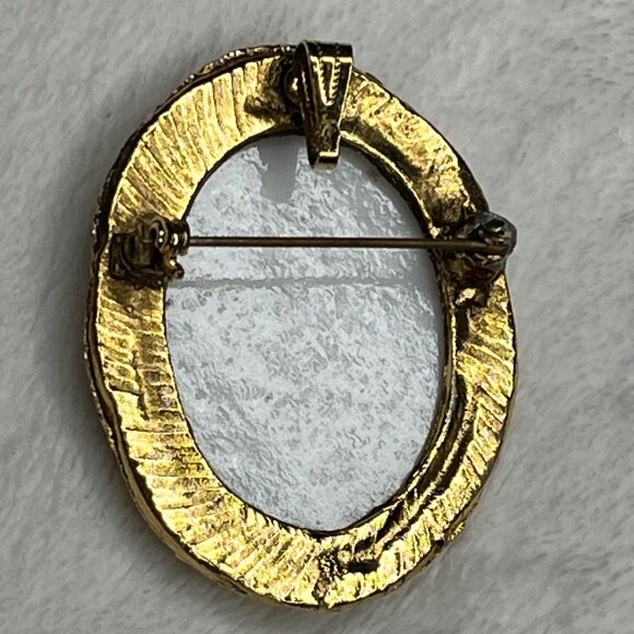 Antique Gold-Plated Porcelain Brooch With Romantic Scene Hand-Painted - Picture 2 of 4